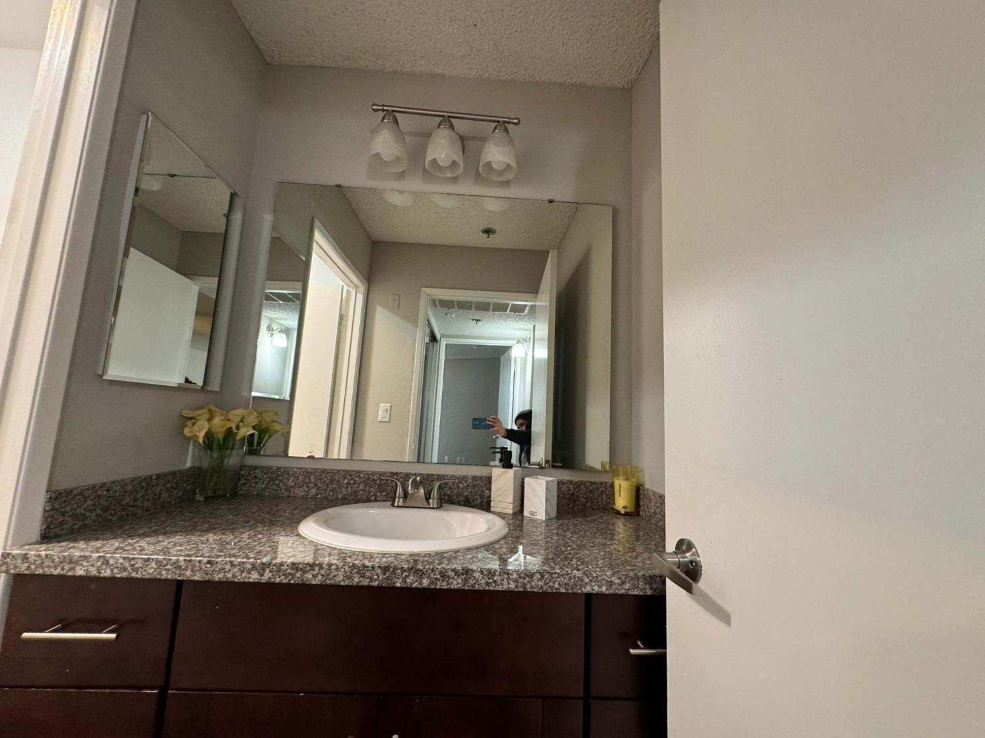 Incredible Two Bedroom Hollywood Apartments Free Parking Los Ángeles Exterior foto