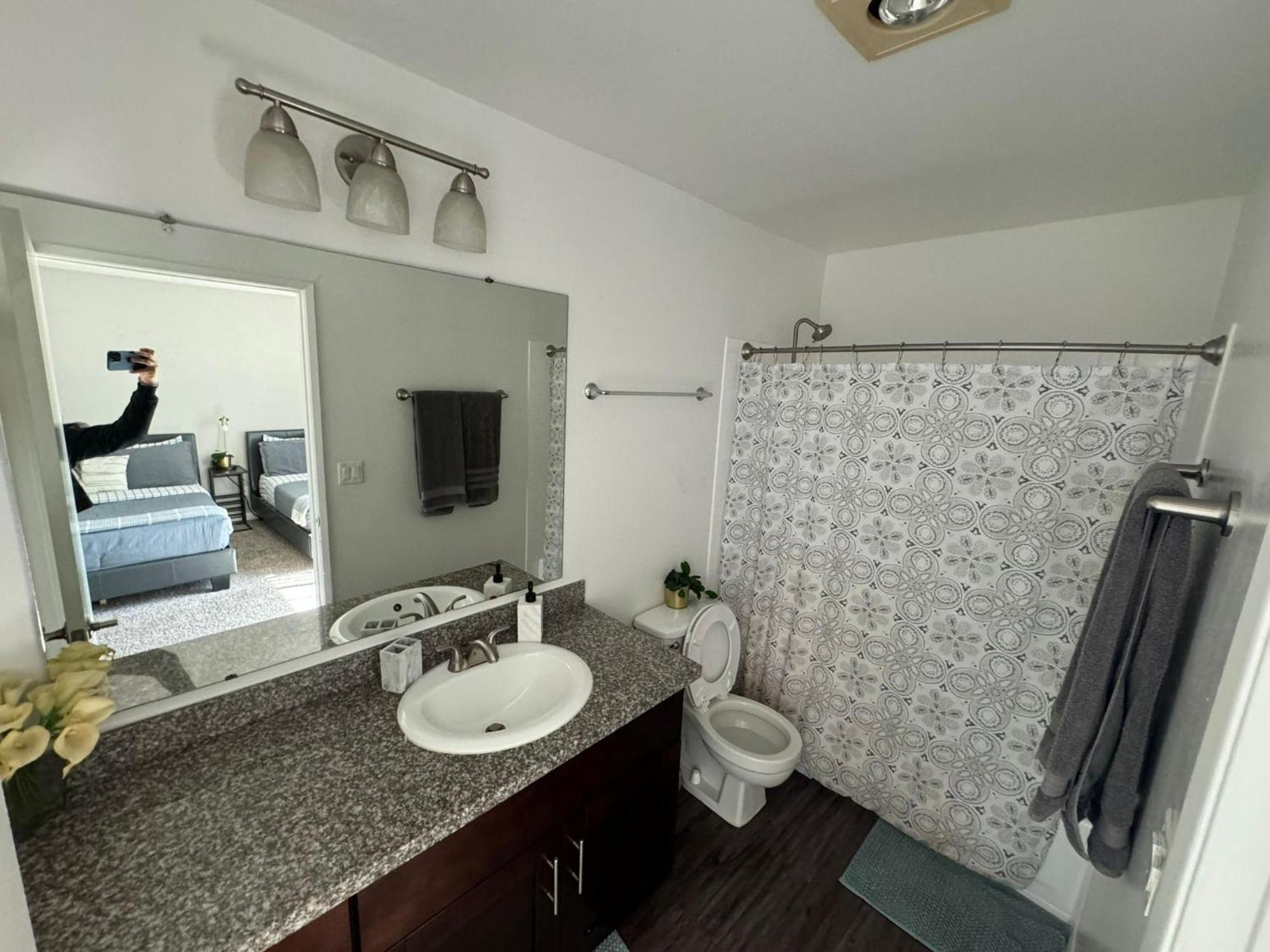 Incredible Two Bedroom Hollywood Apartments Free Parking Los Ángeles Exterior foto