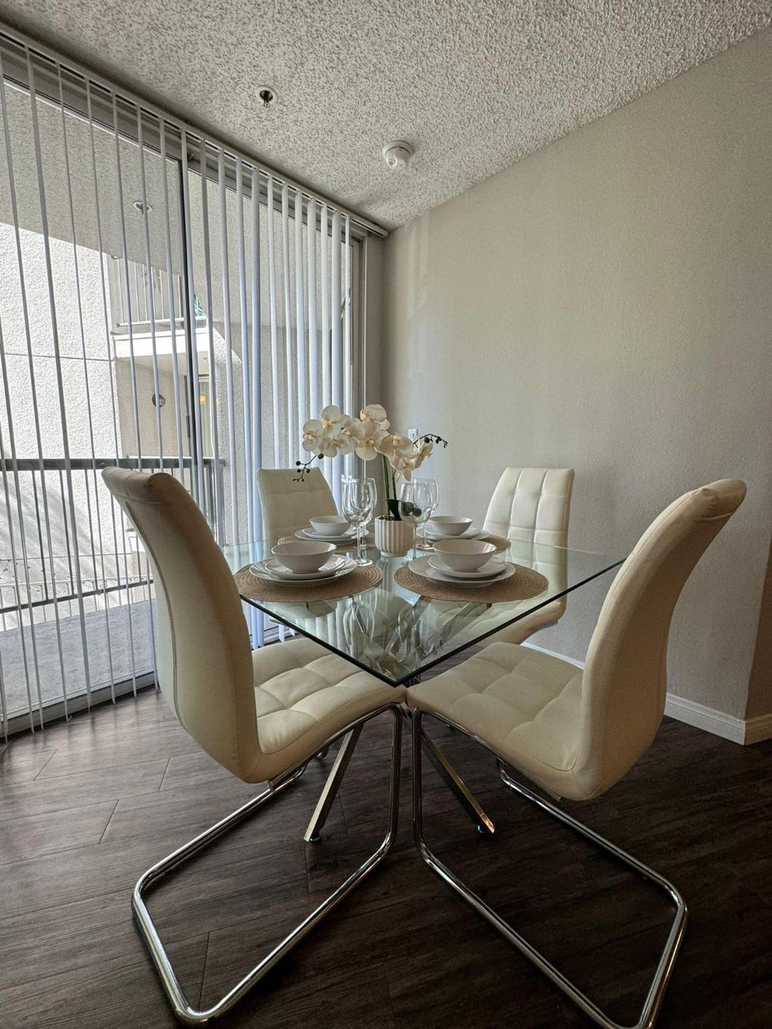 Incredible Two Bedroom Hollywood Apartments Free Parking Los Ángeles Exterior foto