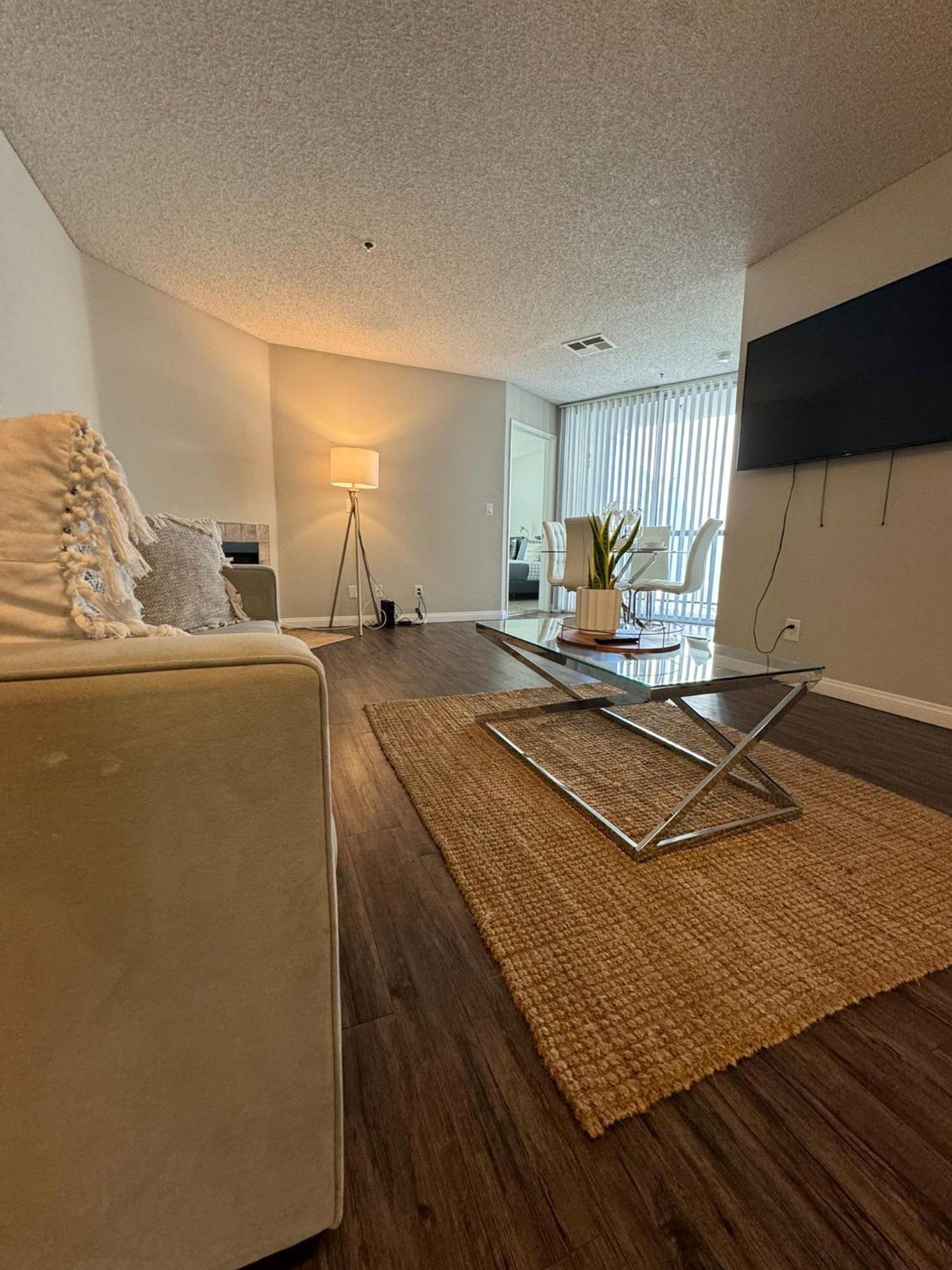 Incredible Two Bedroom Hollywood Apartments Free Parking Los Ángeles Exterior foto