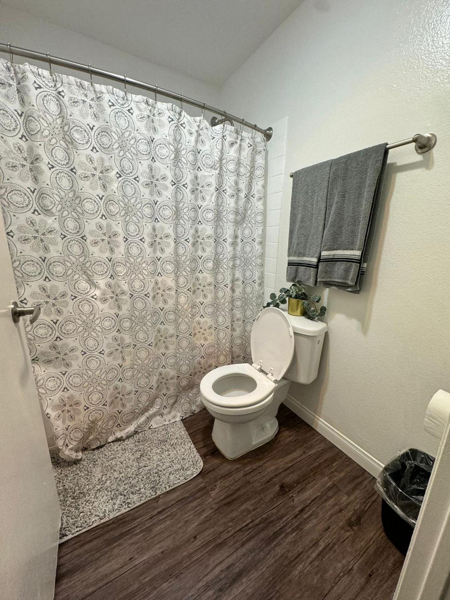 Incredible Two Bedroom Hollywood Apartments Free Parking Los Ángeles Exterior foto