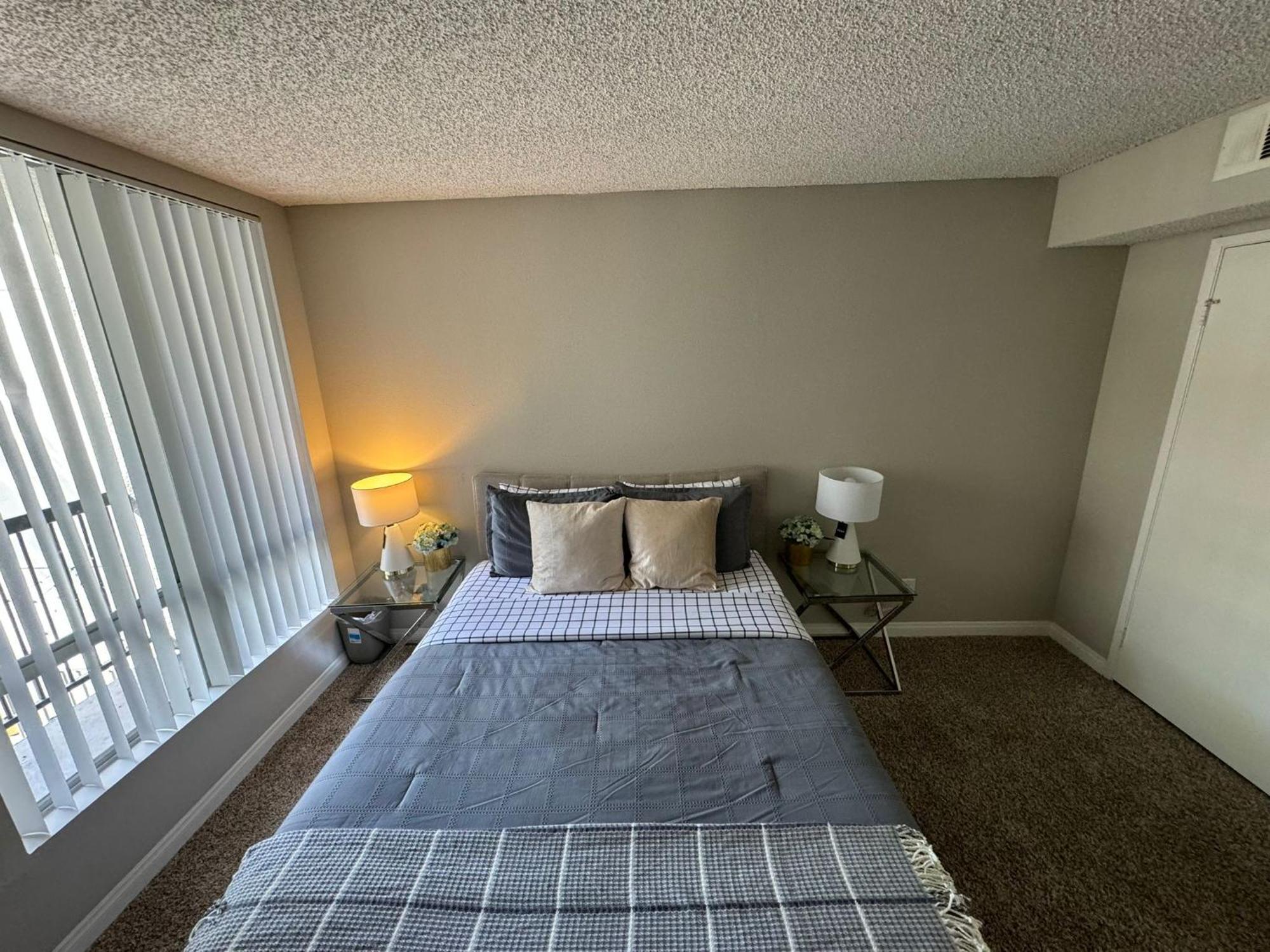 Incredible Two Bedroom Hollywood Apartments Free Parking Los Ángeles Exterior foto