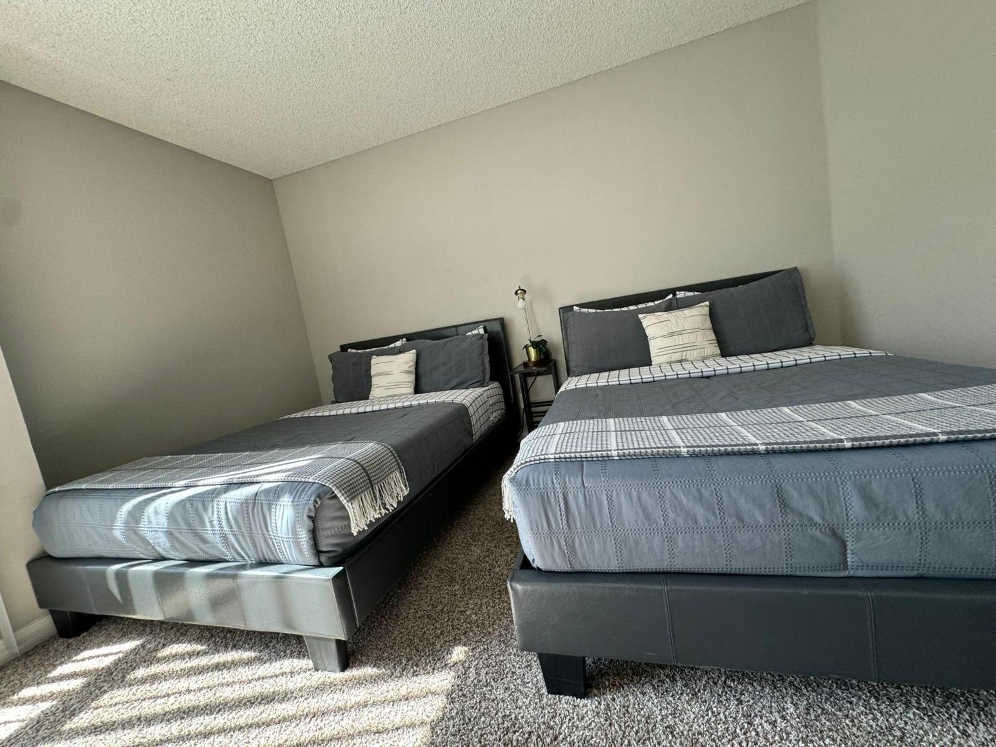 Incredible Two Bedroom Hollywood Apartments Free Parking Los Ángeles Exterior foto