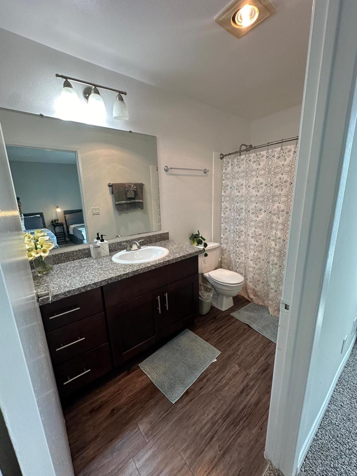 Incredible Two Bedroom Hollywood Apartments Free Parking Los Ángeles Exterior foto