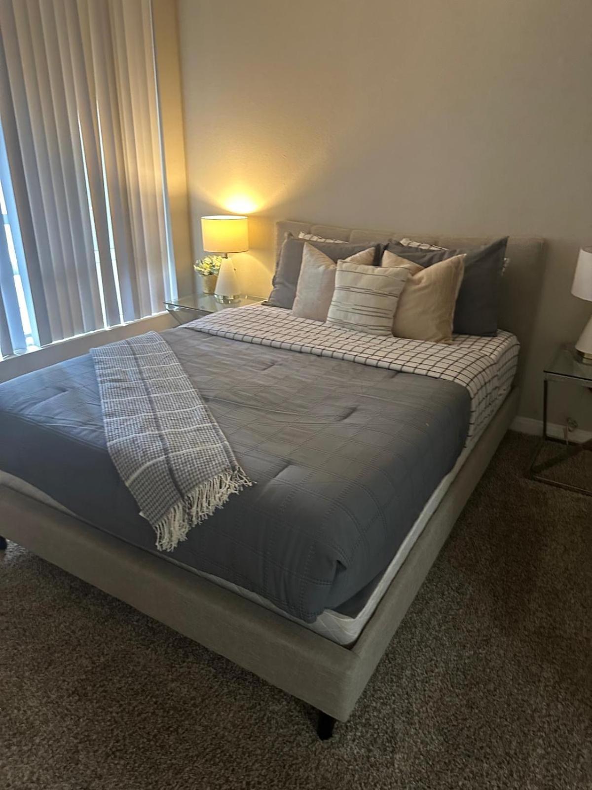 Incredible Two Bedroom Hollywood Apartments Free Parking Los Ángeles Exterior foto