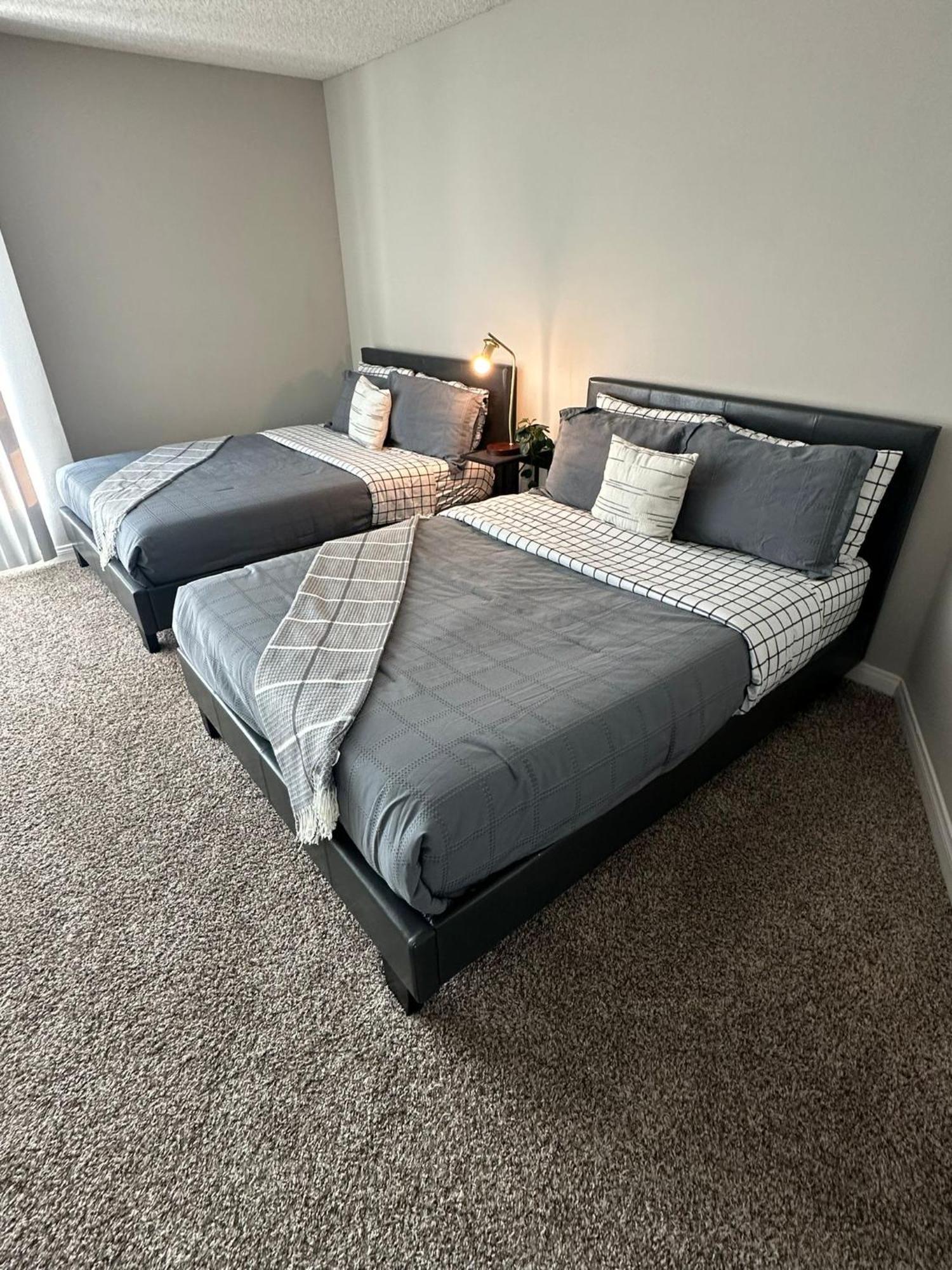 Incredible Two Bedroom Hollywood Apartments Free Parking Los Ángeles Exterior foto