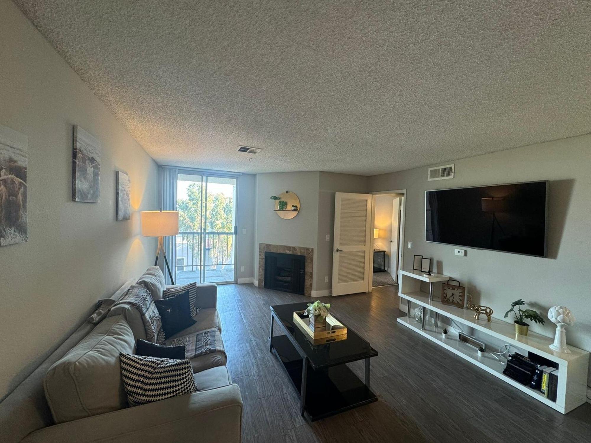 Incredible Two Bedroom Hollywood Apartments Free Parking Los Ángeles Exterior foto