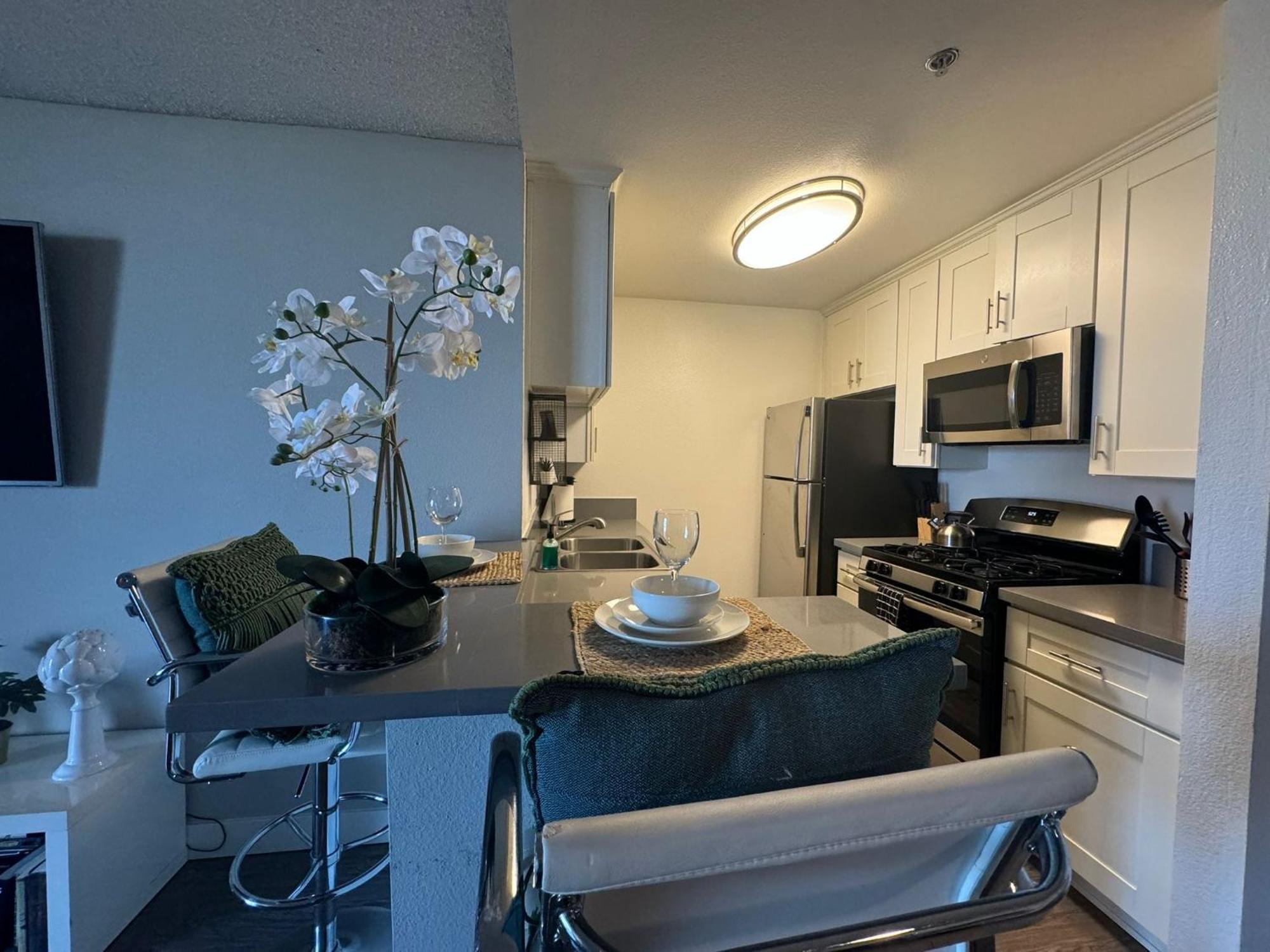 Incredible Two Bedroom Hollywood Apartments Free Parking Los Ángeles Exterior foto