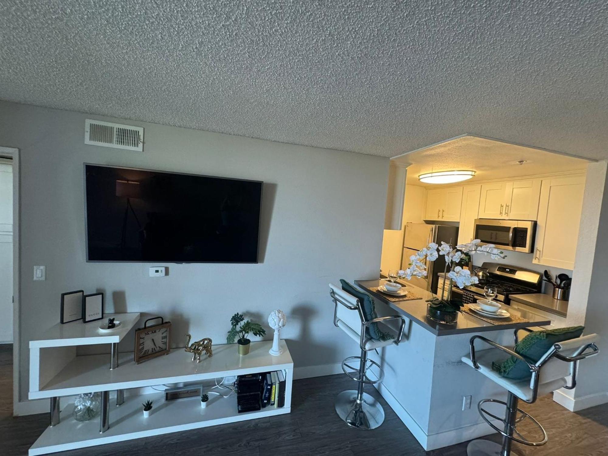Incredible Two Bedroom Hollywood Apartments Free Parking Los Ángeles Exterior foto