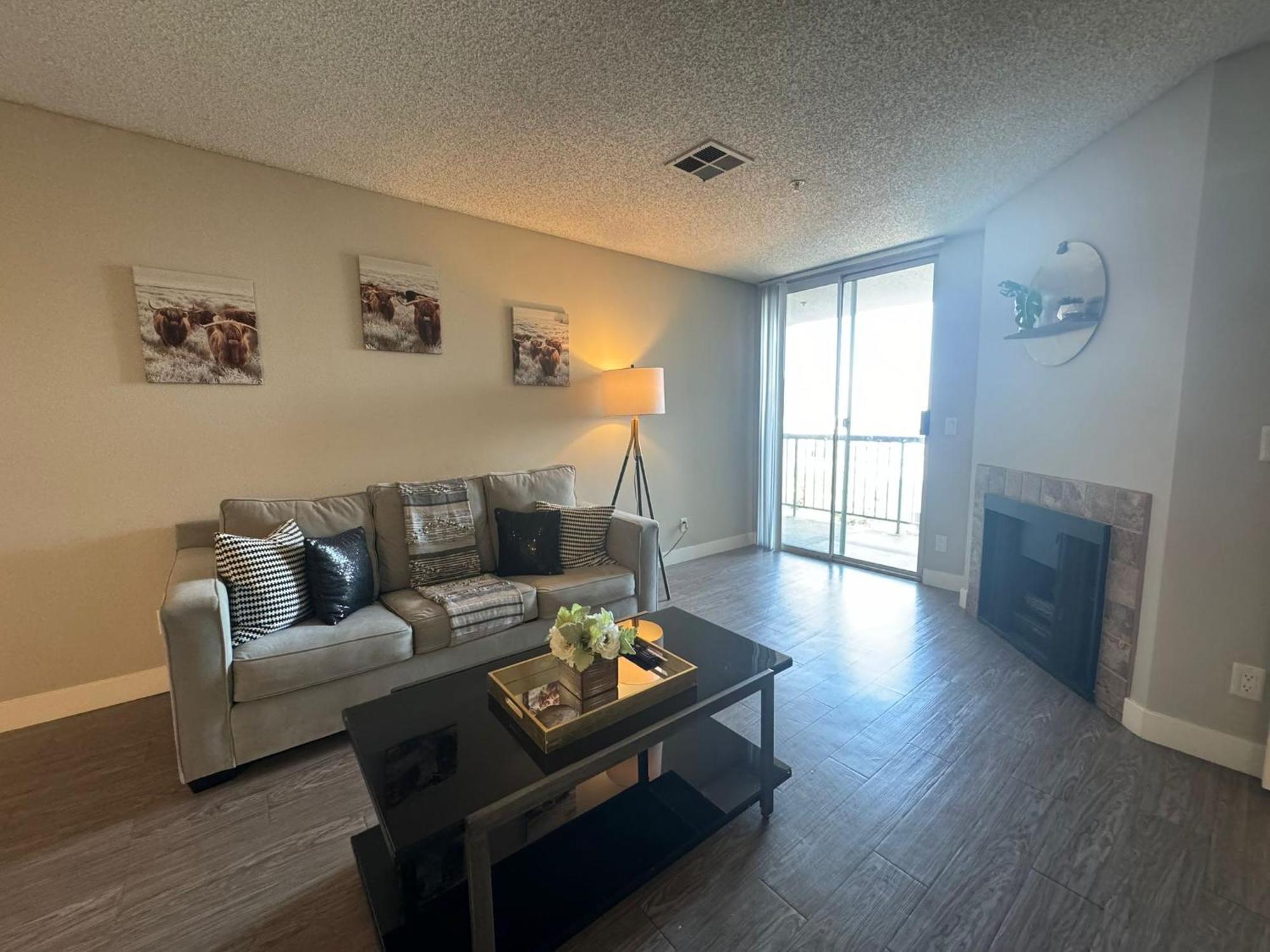 Incredible Two Bedroom Hollywood Apartments Free Parking Los Ángeles Exterior foto