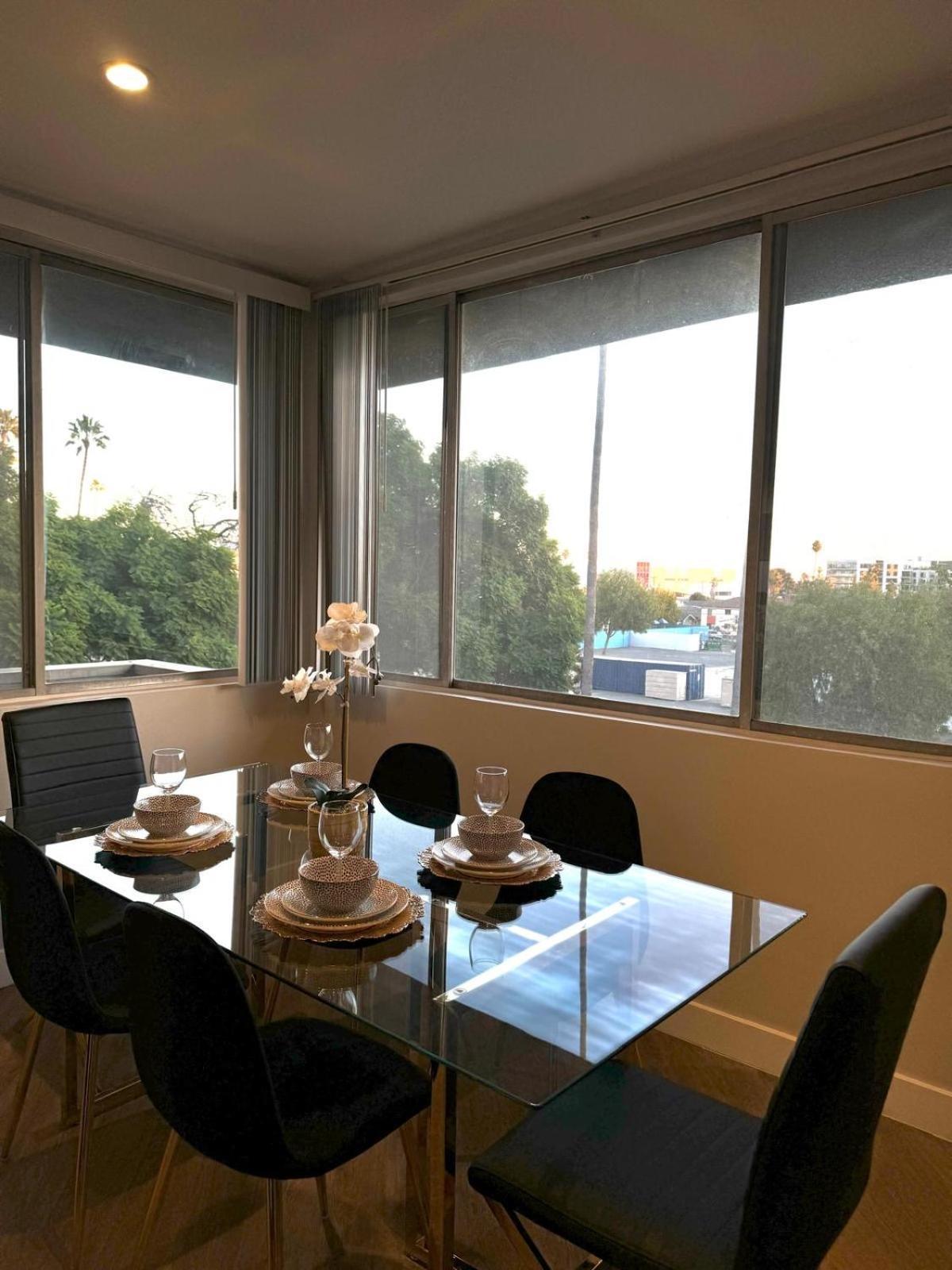 Incredible Two Bedroom Hollywood Apartments Free Parking Los Ángeles Exterior foto