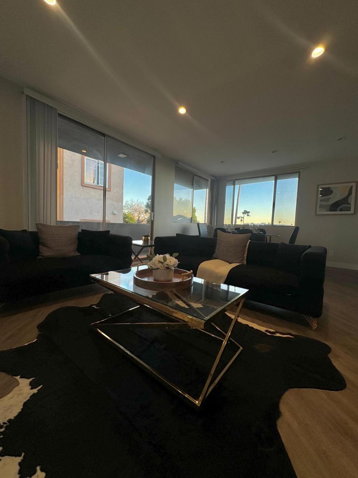 Incredible Two Bedroom Hollywood Apartments Free Parking Los Ángeles Exterior foto