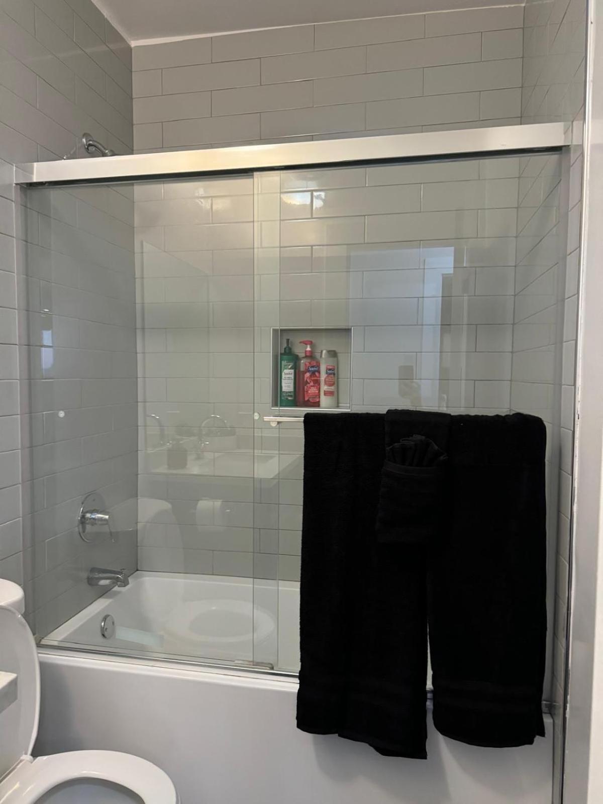 Incredible Two Bedroom Hollywood Apartments Free Parking Los Ángeles Exterior foto