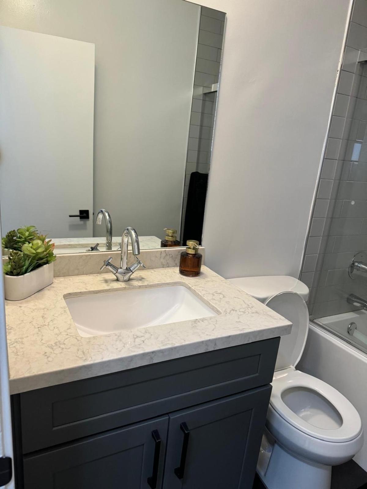 Incredible Two Bedroom Hollywood Apartments Free Parking Los Ángeles Exterior foto